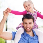 הורה מאמץ והילדה שלו