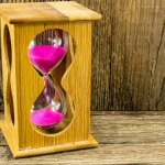 שעון חול שמדמה את הזמן שחולף עד ליום המנוחה